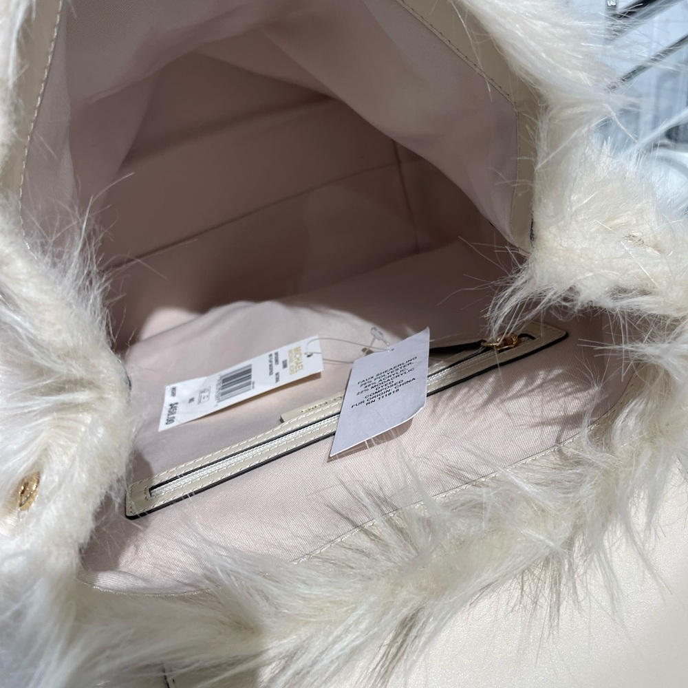 MICHAEL KORS Quinn Medium Flap Faux Fur Backpack
Natural 
NWT 

Live Style - Picture 13 of 16